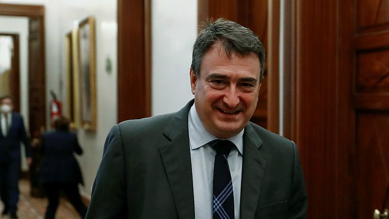  Las mañanas de RNE con Íñigo Alfonso - Esteban (PNV) advierte a Podemos de que no se pueden hacer anuncios sin negociar - Escuchar ahora