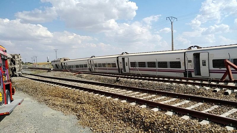 Boletines RNE - Descarrila un Alvia en La Hiniesta (Zamora): el accidente deja un fallecido - Escuchar ahora