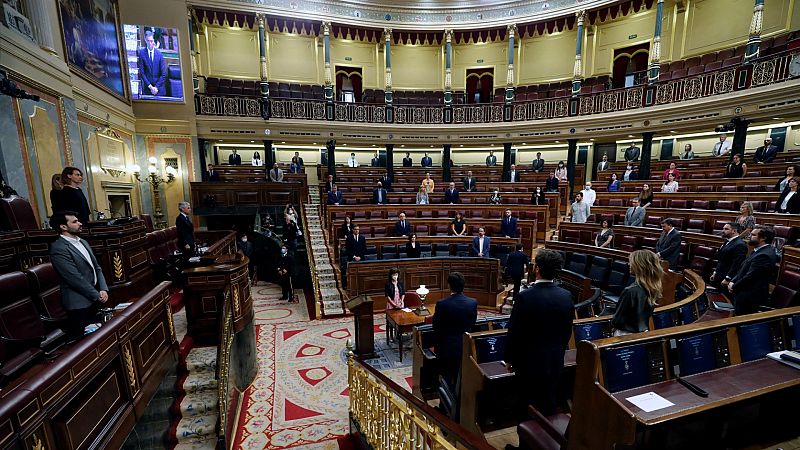  Boletines RNE - Sánchez anuncia una ley para contener rebrotes y Casado le reprocha haber convertido "cada votación en un bazar" - Escuchar ahora