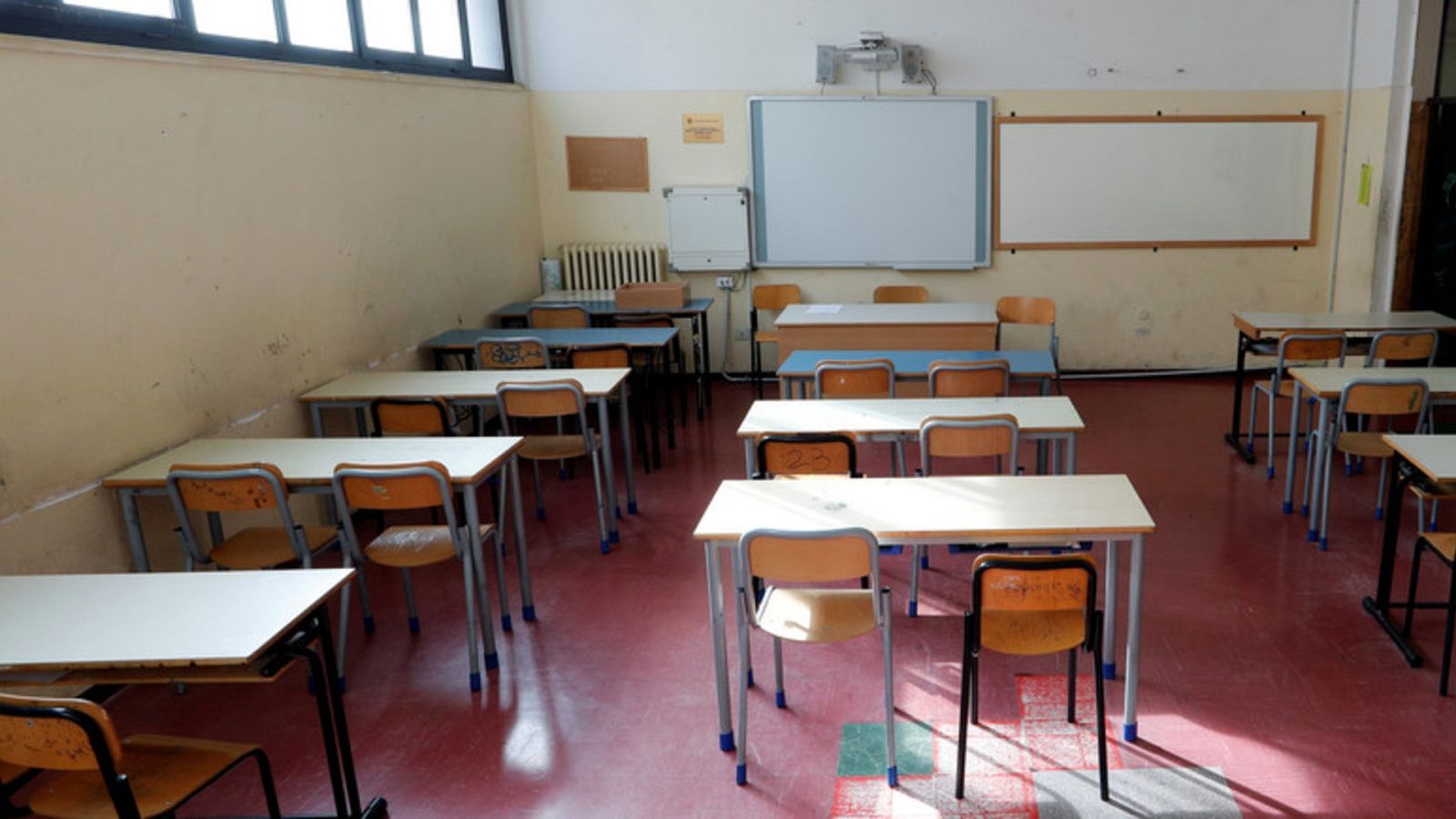 24 horas fin de semana - 20 horas - Los sindicatos de enseñanza califican de irresponsable y precipitado la vuelta a las aulas en Madrid - Escuchar ahora
