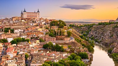 Boletines RNE - La polica descubre en Toledo una fiesta en un piso con al menos 30 personas - Escuchar ahora