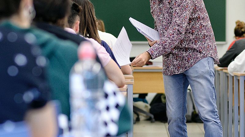 Boletines RNE - Castilla y León abre 250 centros para que 5.000 alumnos preparen la EvAU - Escuchar ahora