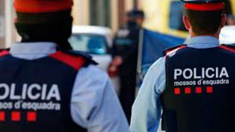 14 horas - Un juzgado de Barcelona investiga a seis Mossos por insultos racistas a un detenido - Escuchar ahora