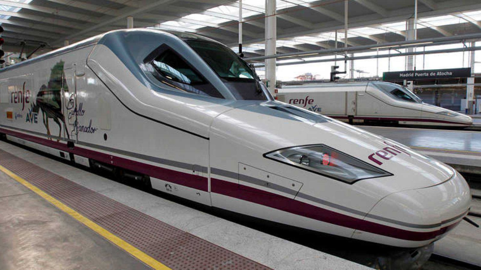 Boletines RNE - Renfe volverá a vender billetes de AVE y larga distancia este jueves - Escuchar ahora
