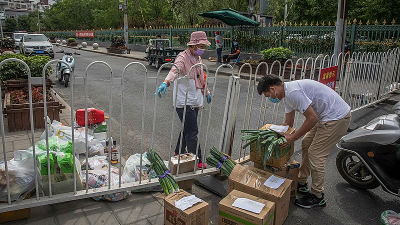  14 horas - Pekín extrema las medidas contra el rebrote cerrando colegios y cancelando vuelos - Escuchar ahora