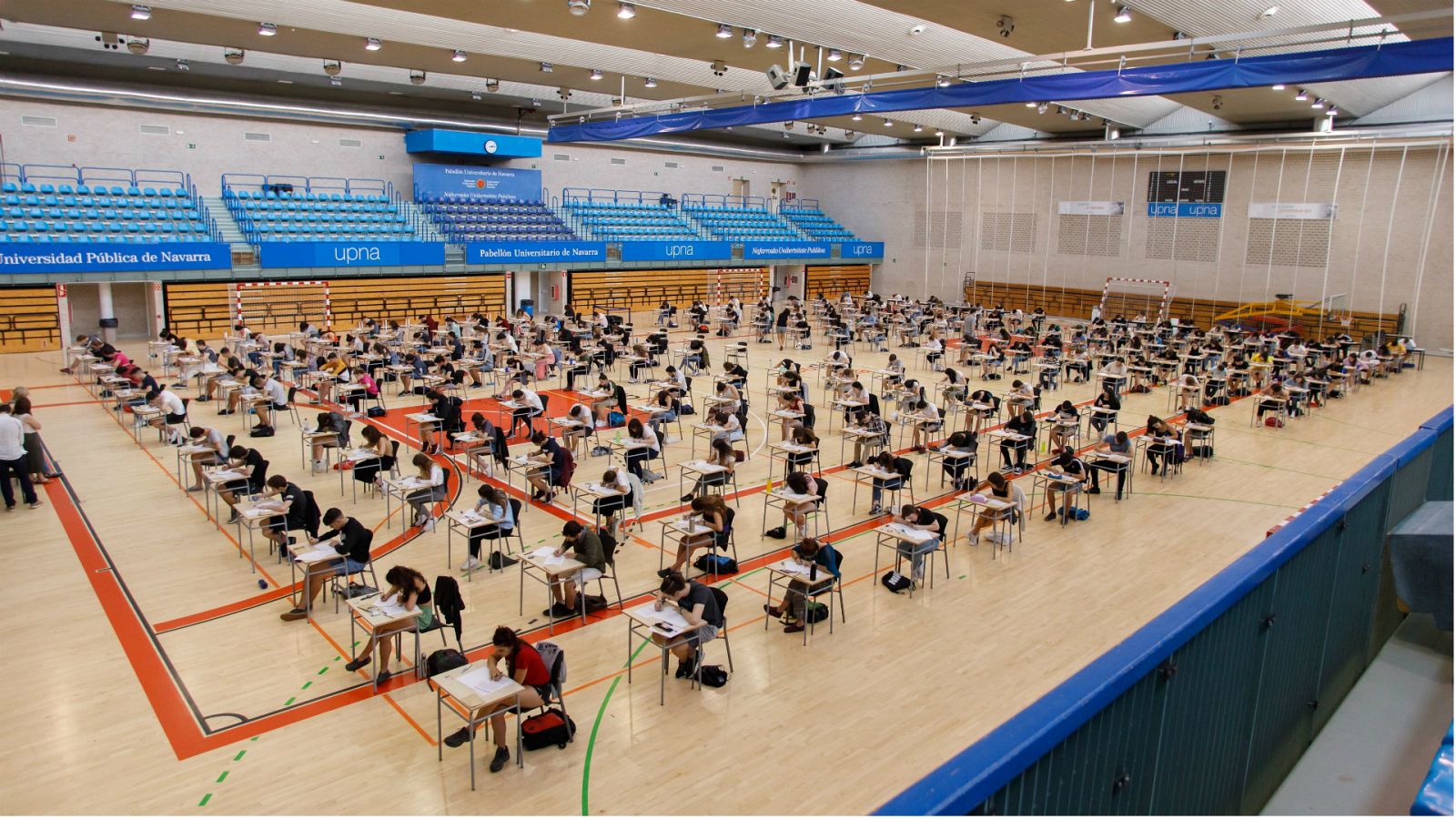 14 horas - Los estudiantes de Navarra inauguran la EBAU de las mascarillas y distancia social - Escuchar ahora
