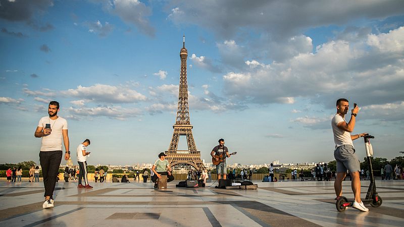 Las mañanas de RNE con Íñigo Alfonso - La Torre Eiffel reabre tres meses y medio después sin colas y sin ascensores - Escuchar ahora