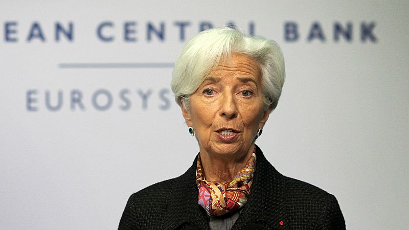  Boletine RNE - Lagarde (BCE) cree que lo peor de la crisis "probablemente" ya ha pasado - Escuchar ahora