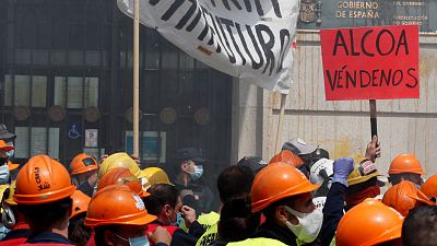 14 horas Fin de Semana - Multitudinaria caravana de los trabajadores de Alcoa San Cibrao contra el cierre de la planta - Escuchar ahora