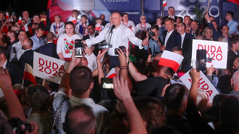 24 horas fin de semana - El alcalde de Varsovia amenaza el monopolio del ultraconservador Duda en Polonia - Escuchar ahora