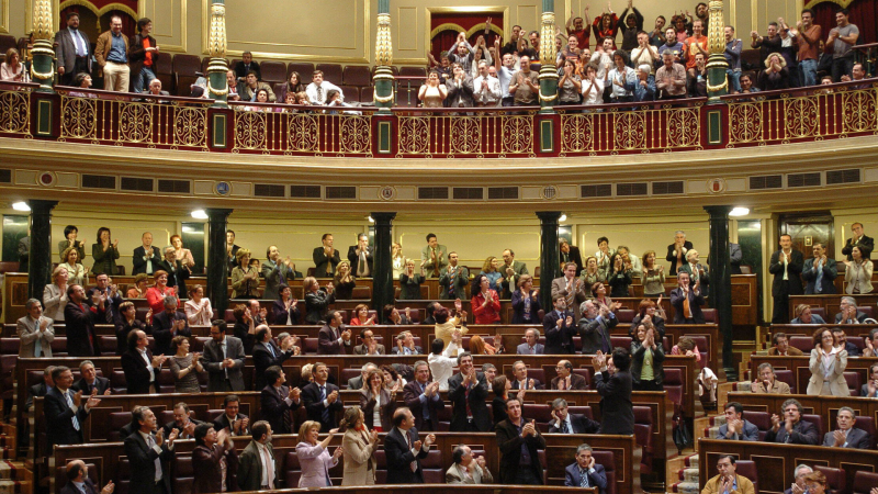 24 horas - La evolución de la postura del PP frente al matrimonio igualitario tras 15 años de su aprobación - Escuchar ahora