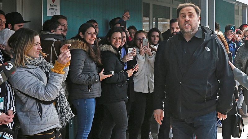 Boletines RNE - Las crceles catalanas proponen otorgar el tercer grado a los presos del 'procs' - Escuchar ahora