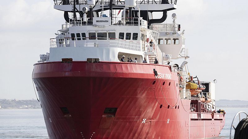 Boletines RNE - Italia permite el desembarco de los 180 migrantes a bordo del Ocean Viking - Escuchar ahora
