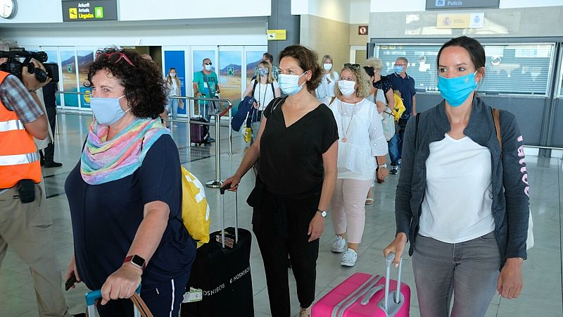 24 horas fin de semana - 20 horas - El turismo en canarias a ritmo de las aerolineas con aeropuertos a un tercio de su capacidad - Escuchar ahora 