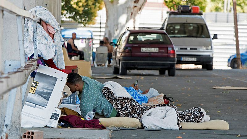 Las mañanas de RNE con Íñigo Alfonso - El vínculo entre la pobreza y el virus: "La miseria acarrea más riesgo de contraer la enfermedad" - Escuchar ahora