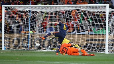 14 horas Fin de Semana - 10 aos de la victoria en el mundial de ftbol: en Fuentealbilla an recuerdan el gol de Iniesta - Escuchar ahora