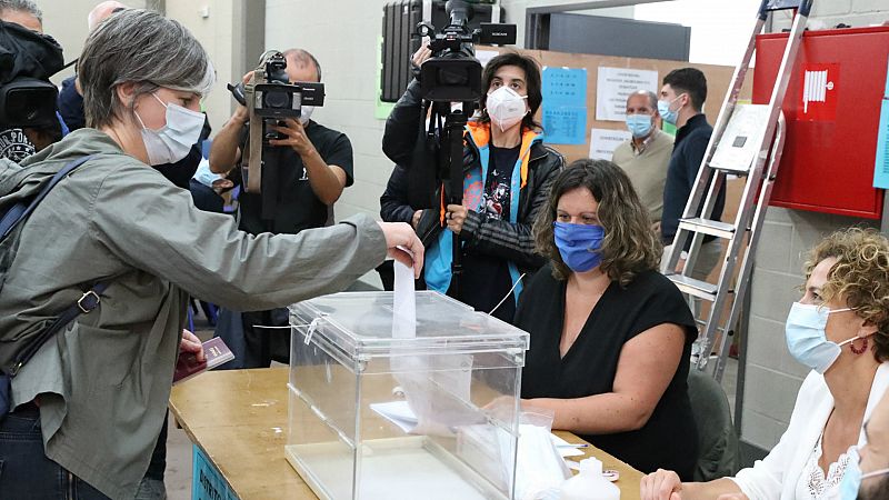 14 horas fin de semana - La participacin sube en Galicia y baja en Euskadi  - Escuchar ahora