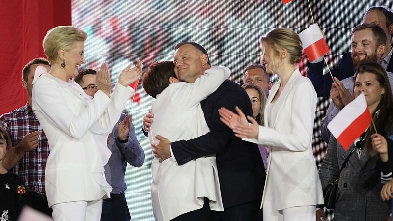 24 horas fin de semana - 20 horas - El ultraconservador Andrzej Duda gana las elecciones en Polonia por la mínima - Escuchar ahora