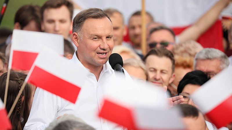 Cinco Continentes - El conservador Duda, reelegido presidente de Polonia - Escuchar ahora