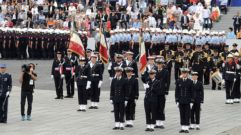  14 horas - Francia dedica el 14 de julio a los sanitarios y a las víctimas de la pandemia - Escuchar ahora