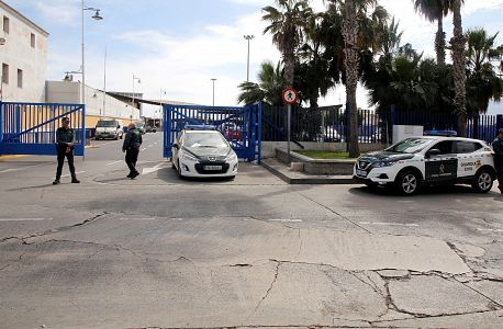 Ceuta Informativos -  Ceuta: sale más barato contratar a una joven transfronteriza