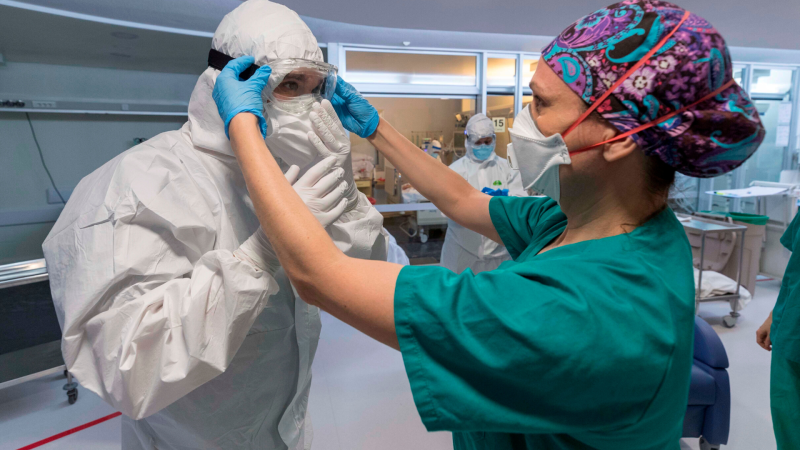  Todo Noticias Tarde - Los sanitarios durante la pandemia | Homenaje de Estado  - Escuchar ahora 