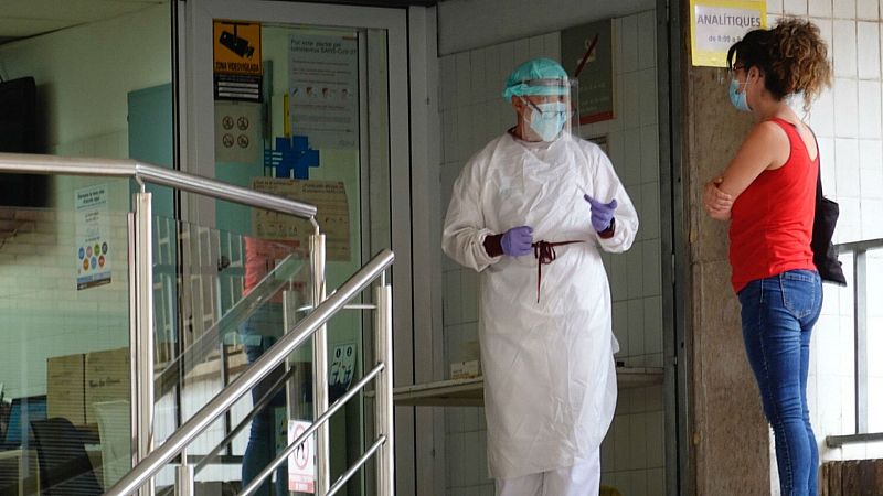 Boletines RNE - El Govern admite transmisión comunitaria en Cataluña y pide a la población que no salga de casa - Escuchar ahora