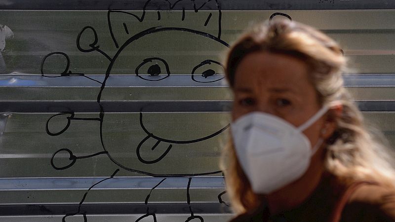 España a las 8 Fin de Semana - Las CCAA toman medidas para frenar la expansión del virus ante los más de 150 brotes activos - Escuchar ahora