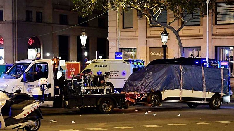 24 horas - La Fiscalía pide penas de entre 8 y 41 años de cárcel para los tres procesados por los atentados de Cataluña - Escuchar ahora