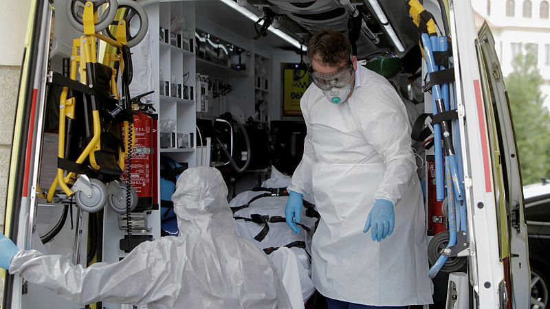 14 horas  - Joan Caylà, epidemiólogo: "La situación es crítica; coincide el aumento de casos con las vacaciones de los sanitarios"  - Escuchar ahora