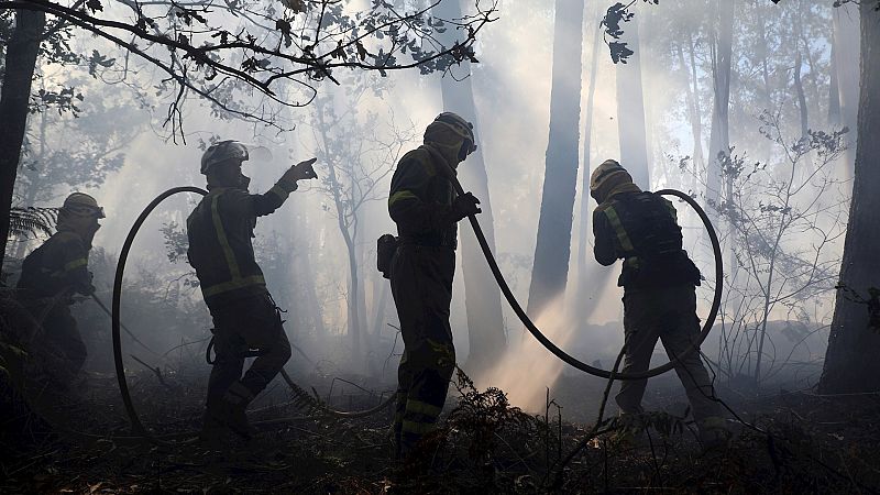 14 horas Fin de Semana - El personal técnico gallego de incendios piden una mejora de sus condiciones laborales - Escuchar ahora