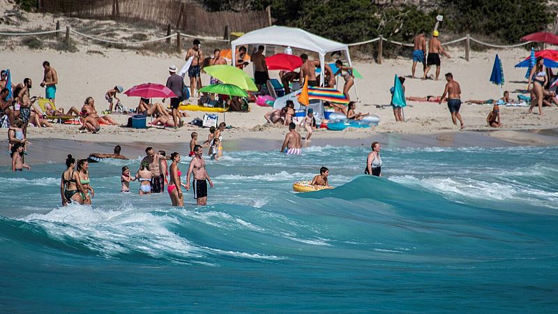 14 horas fin de semana - Baleares y Canarias esperan un acuerdo con el Reino Unido para salvar la temporada turística - Escuchar ahora