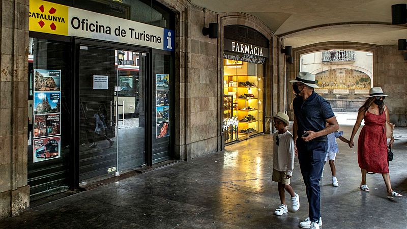  Boletines RNE - 90.000 parados menos en julio, la mayor caida desde 1997 - Escuchar ahora