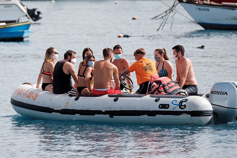 Boletines RNE - Canarias garantiza a los turistas todos los gastos derivados de un posible contagio - Escuchar ahora