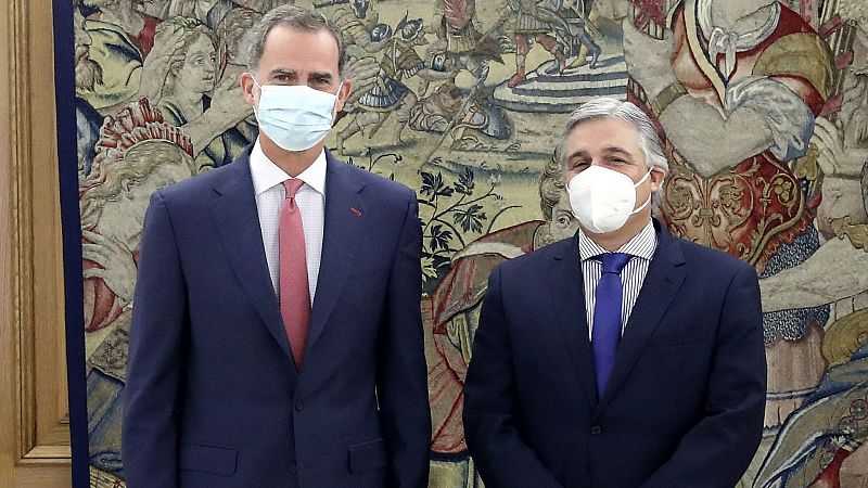  Boletines RNE -  El rey Felipe VI , primera aparición tras la marcha de su padre de España - Escuchar ahora