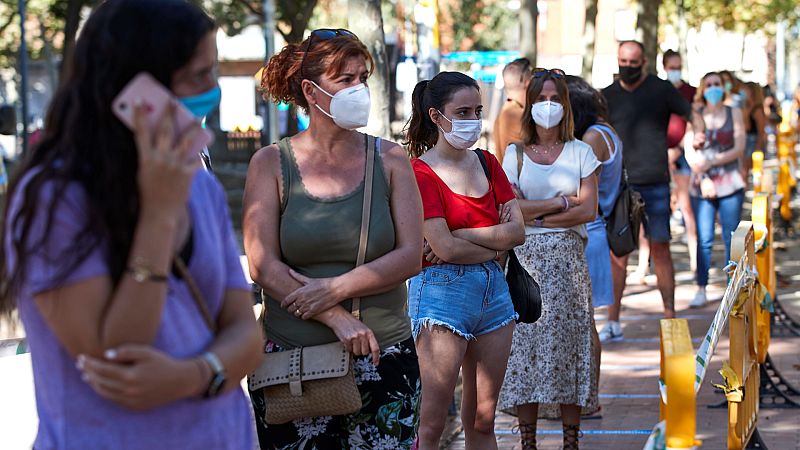 14 horas Fin de Semana - Cataluña vuelve a superar el millar de nuevos casos y amplia los territorios que realizarán pruebas masivas - Escuchar ahora