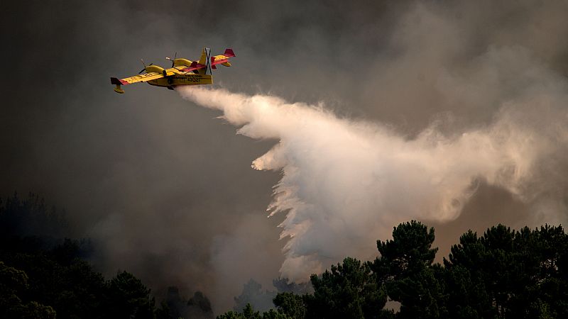 14 horas Fin de Semana - Dos heridos al estrellarse un hidroavión portugués que trabajaba en el incendio de Lobios - Escuchar ahora