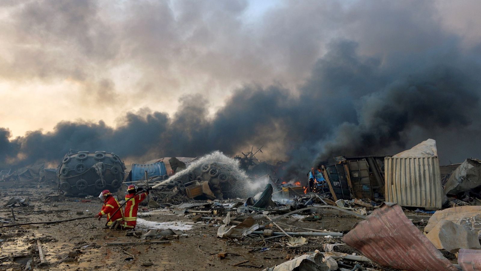 14 horas Fin de Semana - Los bomberos que ayudaron en Beirut: "Es una lucha contrarreloj porque sabemos que puede haber personas aún con vida" - Escuchar ahora