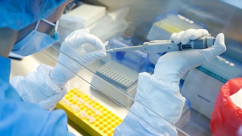  Boletines RNE - Rusia registra la primera vacuna contra la COVID-19 en el mundo - Escuchar ahora