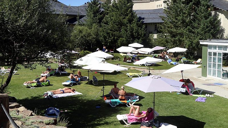 24 horas fin de semana - 20 horas - La hostelería andaluza pide una reunión urgente a la Junta ante la entrada en vigor de nuevas restricciones - Escuchar ahora 