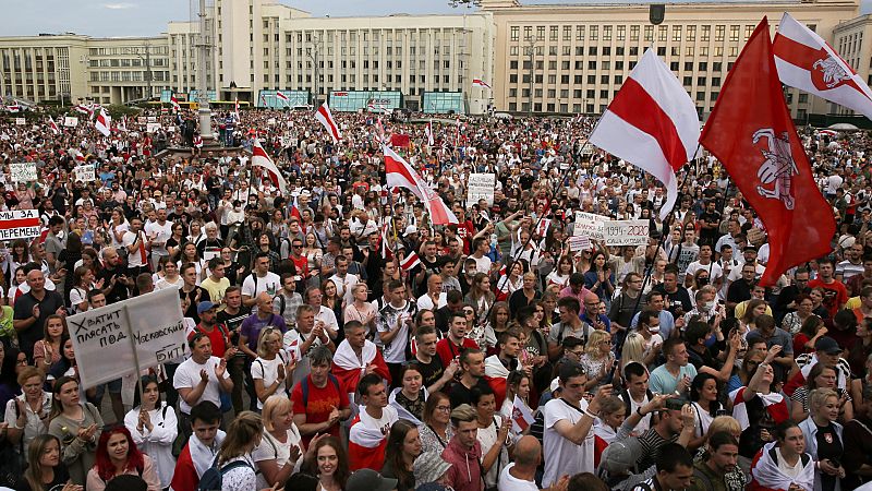 Boletines RNE - La UE no reconoce los resultados electorales en Bielorrusia y anuncia sanciones individuales por la represión en las protestas - Escuchar ahora