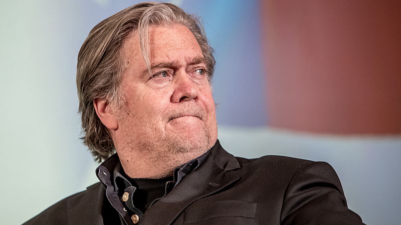 Boletines RNE - Steve Bannon, exasesor de Trump, detenido por posible fraude - Escuchar ahora