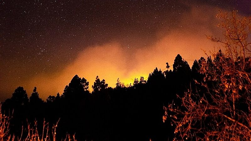 14 horas fin de semana - El fuego de La Palma continúa y con más de 300 personas evacuadas - Escuchar ahora