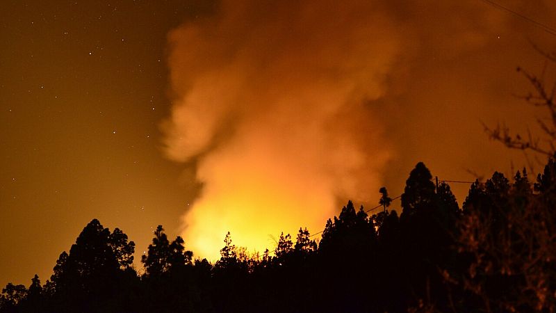 14 horas fin de semana - El viento el factor más complicado para controlar el incendio de La Palma - Escuchar ahora