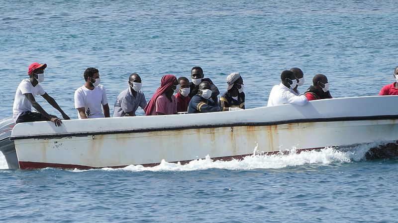 14 horas fin de semana - Sicilia ordena la evacuación al continente de los migrantes de los centros de internamiento - Escuchar ahora