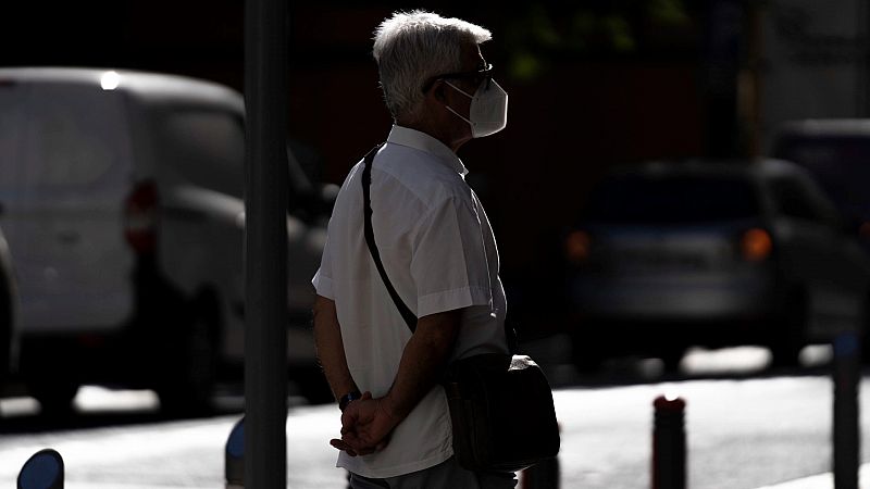 Boletines RNE - Sanidad suma 9658 nuevos casos de COVID-19, más de un tercio en las últimas 24 horas - Escuchar ahora