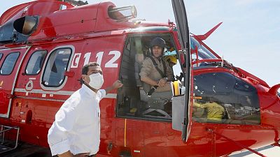 14 horas fin de semana - Las rachas de viento dificultan la extincin del incendio de Huelva y ms de 3.200 vecinos han sido evacuados - Escuchar ahora