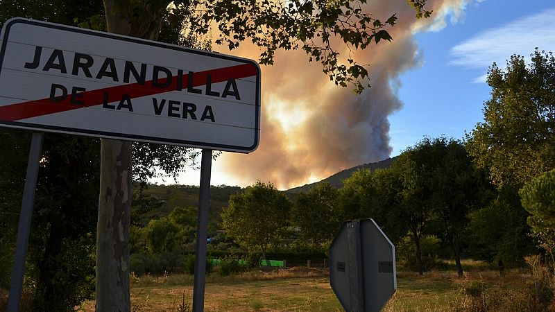 14 horas fin de semana - En el Jerte el incendio han calcinado zonas de gran valor medioambiental y sigue sin control - Escuchar ahora