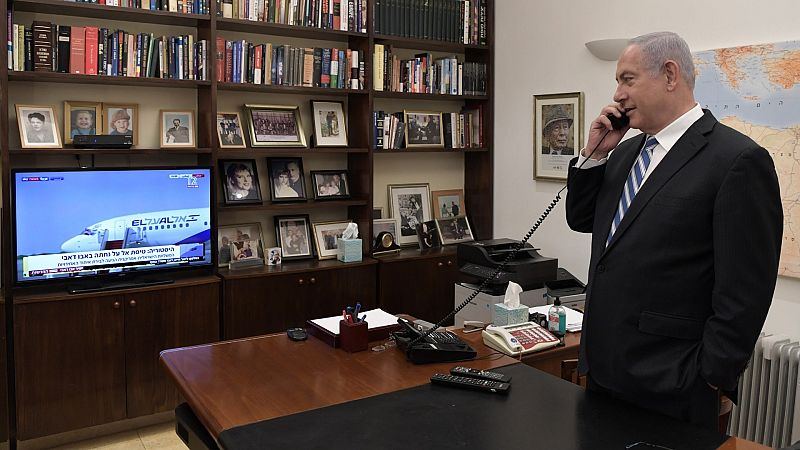 Cinco Continentes - Vuelo comercial histórico entre Israel y los Emiratos Árabes - Escuchar ahora 