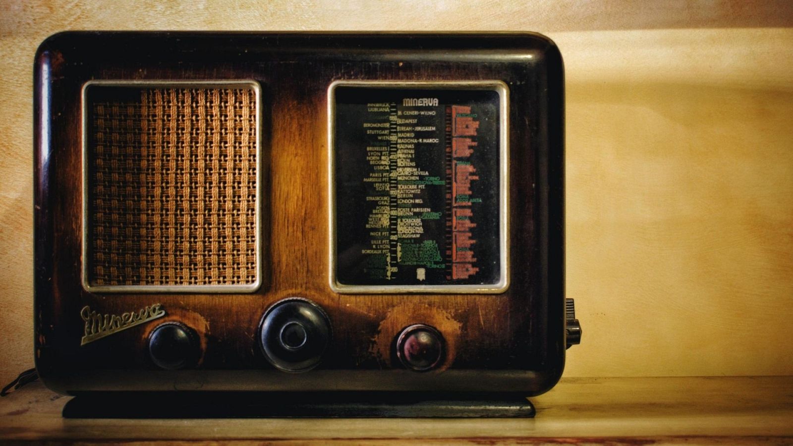 Las mñanas de RNE con Pepa Fernández-Estupidiario- Gorka Zumeta y Ramón Gabilondo nos sacan una sonrisa recordando algunos gazapos de la historia de la radio - Escuchar ahora 